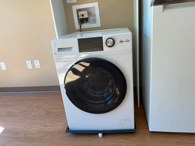 $2,221 | 83 Hanover Street, Unit 203, Manchester, NH 03101