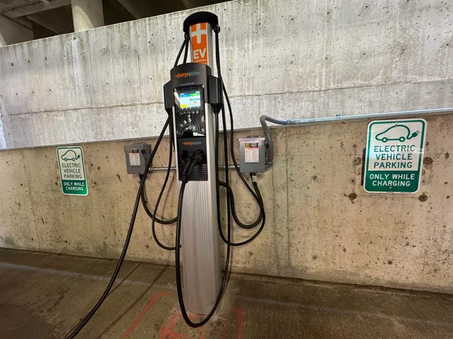 $2,221 | 83 Hanover Street, Unit 203, Manchester, NH 03101