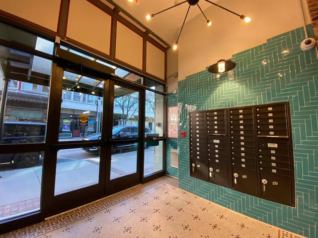 $2,221 | 83 Hanover Street, Unit 203, Manchester, NH 03101