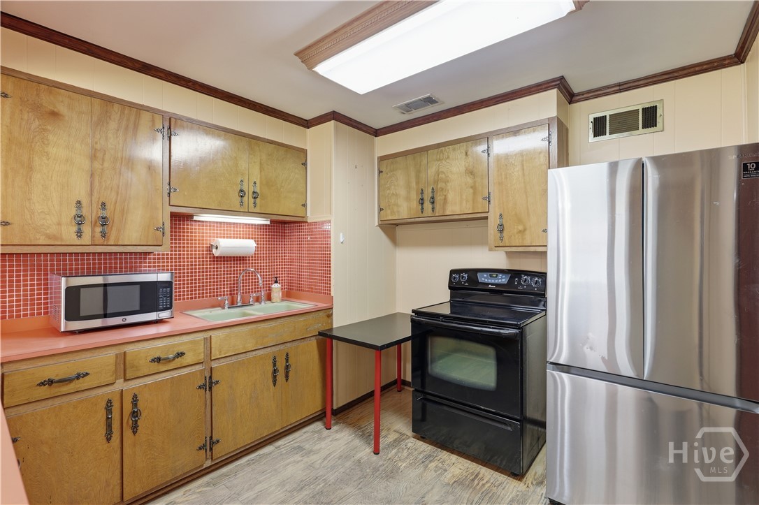 2359 Pinetree Road Savannah, GA 31404 - Photo 17 of 40 Kitchen 2