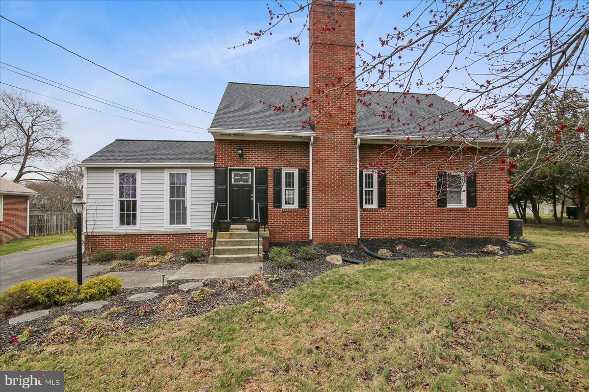 24425 Ridge Road Damascus, MD 20872 - Photo 1 of 30 Exterior (Front)