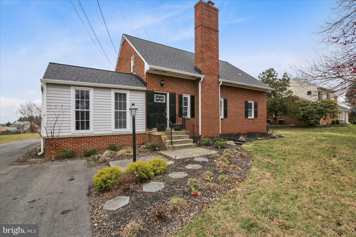 24425 Ridge Road Damascus, MD 20872 - Photo 2 of 30 Exterior (Front)