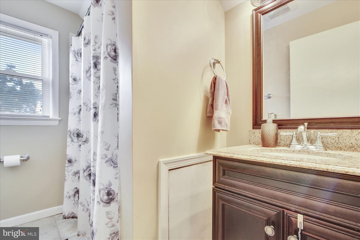 24425 Ridge Road Damascus, MD 20872 - Photo 16 of 30 Upper Level Bath