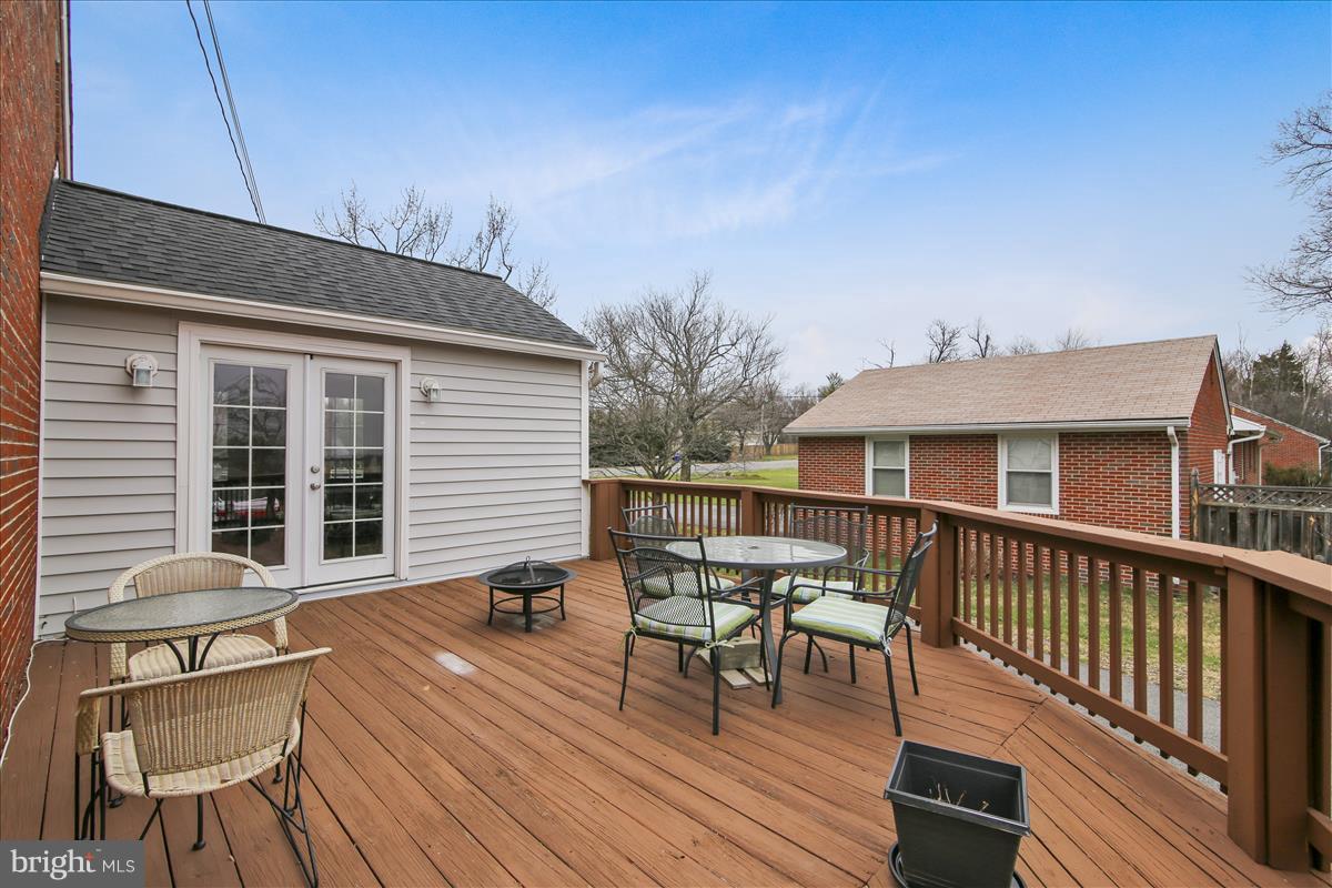 24425 Ridge Road Damascus, MD 20872 - Photo 20 of 30 Deck