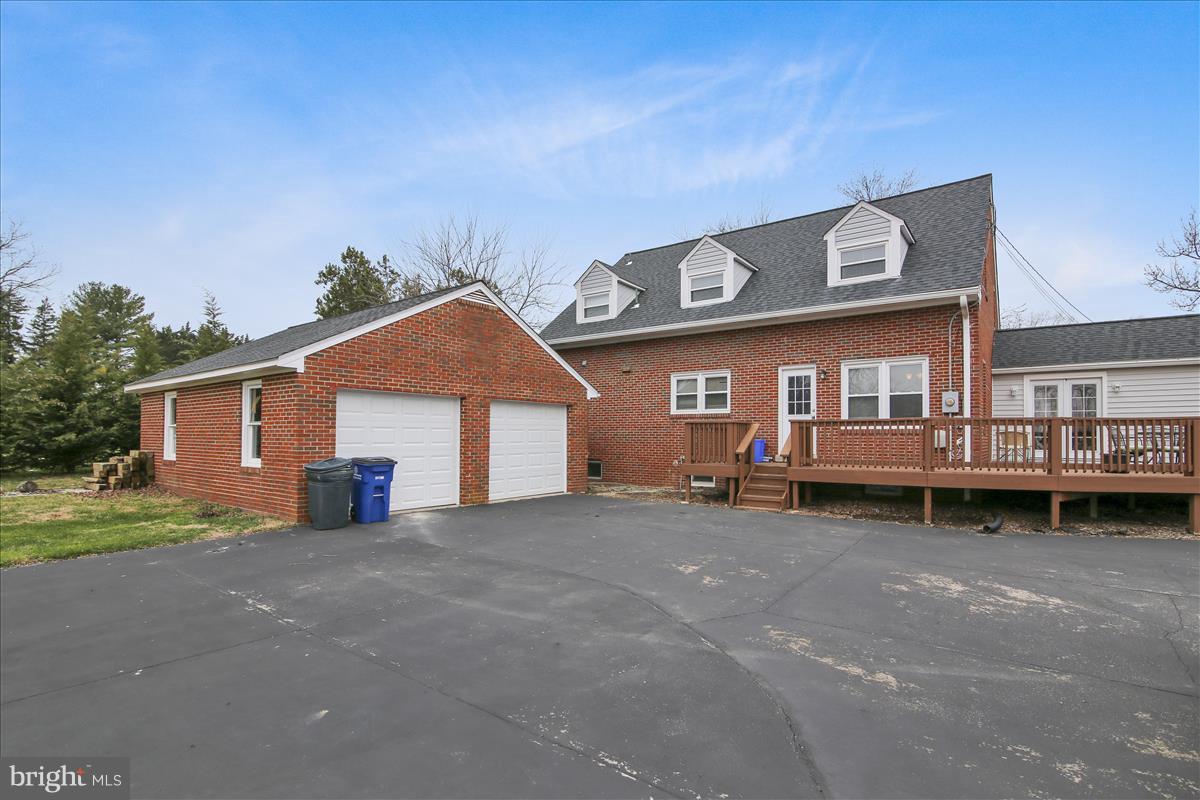 24425 Ridge Road Damascus, MD 20872 - Photo 21 of 30 Driveway