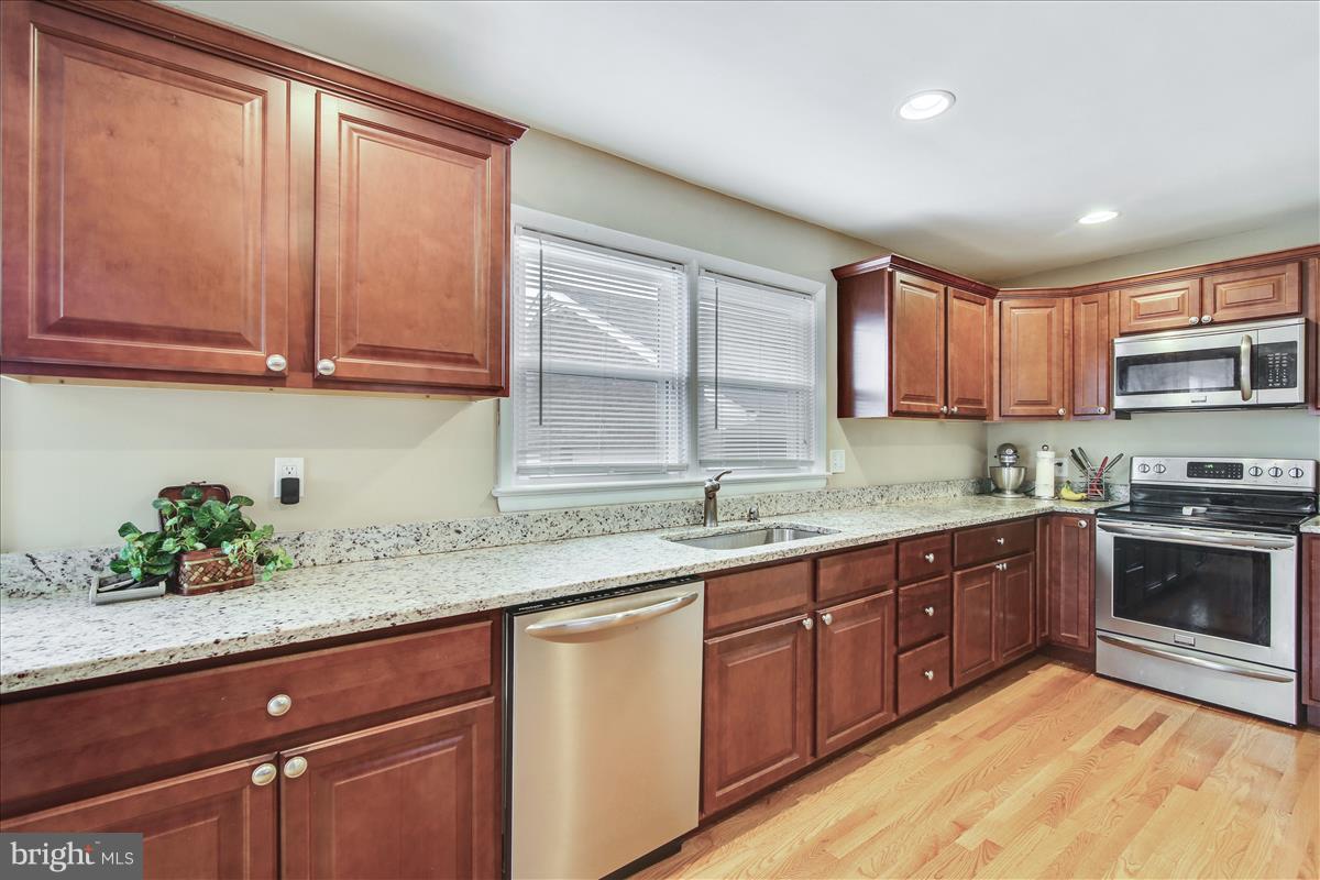 24425 Ridge Road Damascus, MD 20872 - Photo 7 of 30 Kitchen