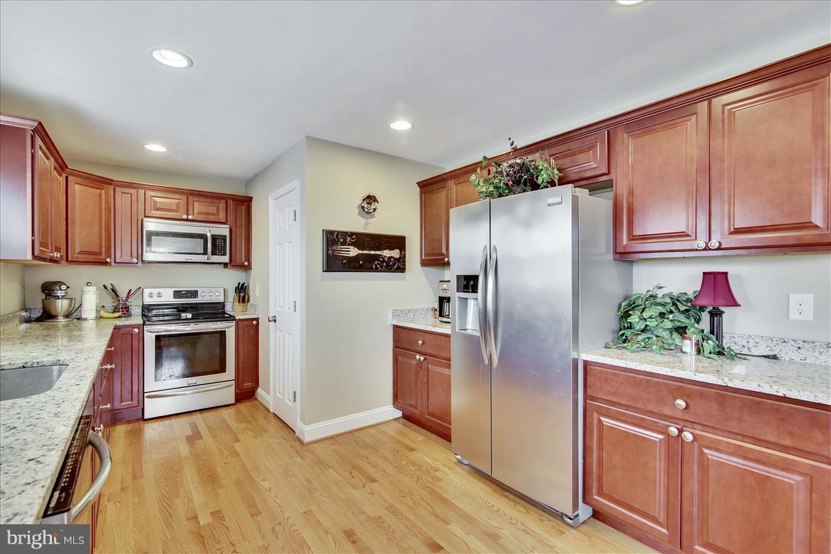 24425 Ridge Road Damascus, MD 20872 - Photo 8 of 30 Kitchen