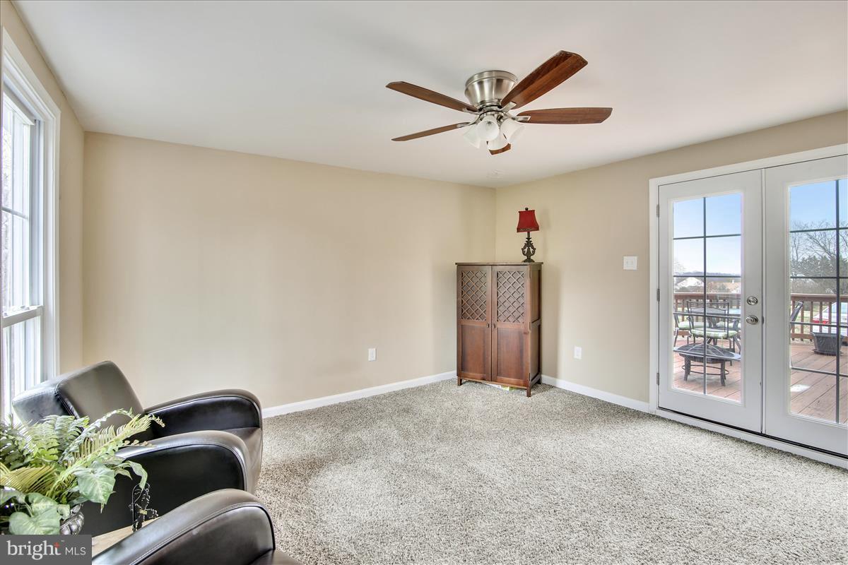 24425 Ridge Road Damascus, MD 20872 - Photo 9 of 30 Den