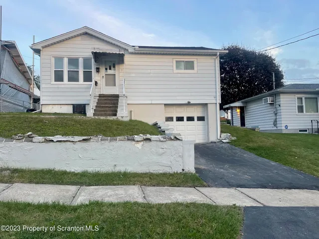 $1,900 | 503 Smith Street, Dunmore, PA 18512