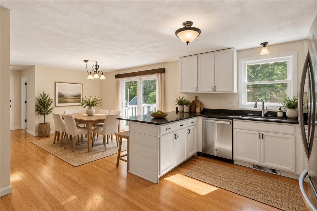 42 Tiffany Road Coventry, RI 02816 - Photo 3 of 38 Gallery Image 3