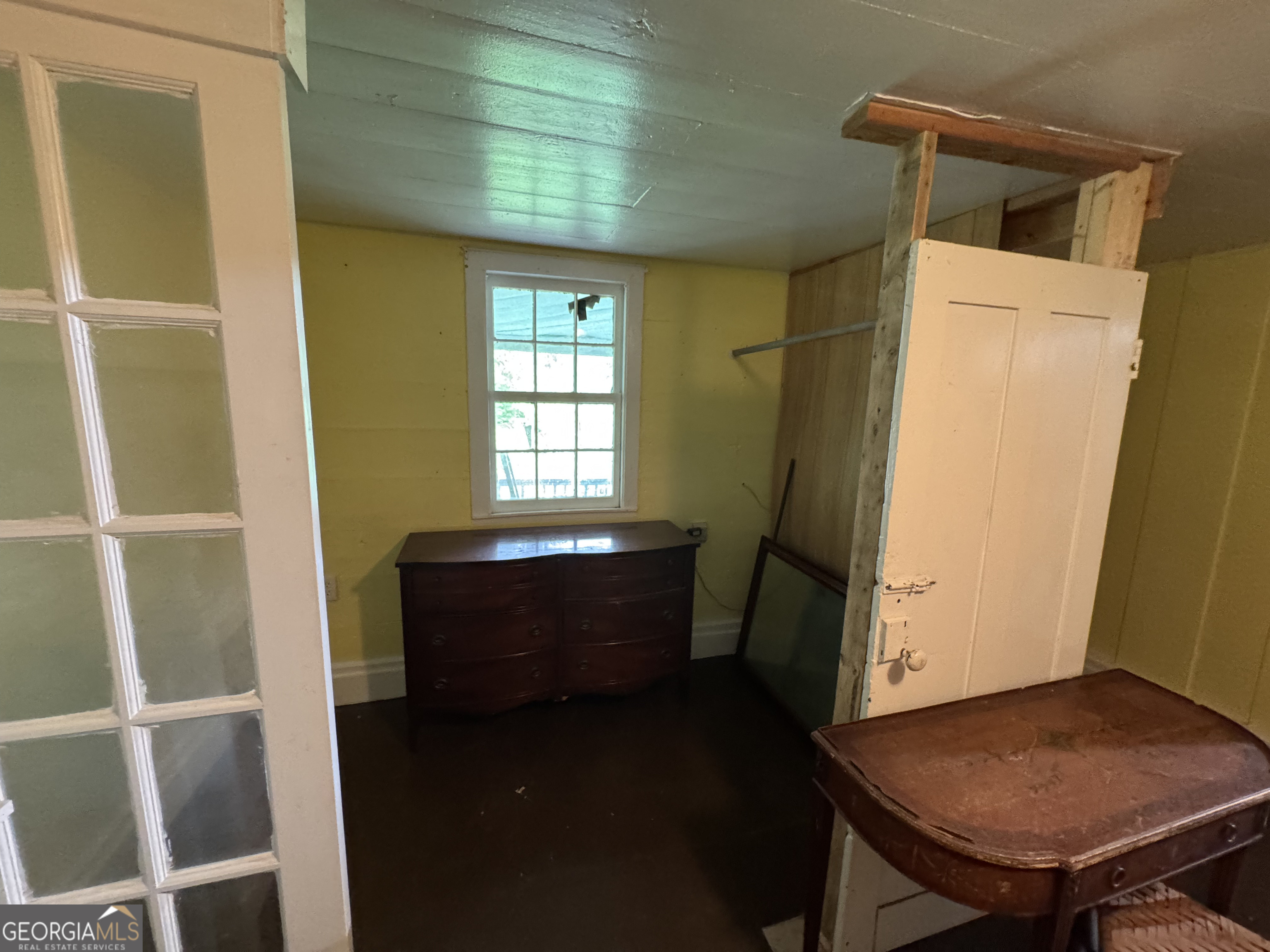 9122 Blue Ridge Highway Blairsville, GA 30512 - Photo 26 of 42 a room with furniture and window