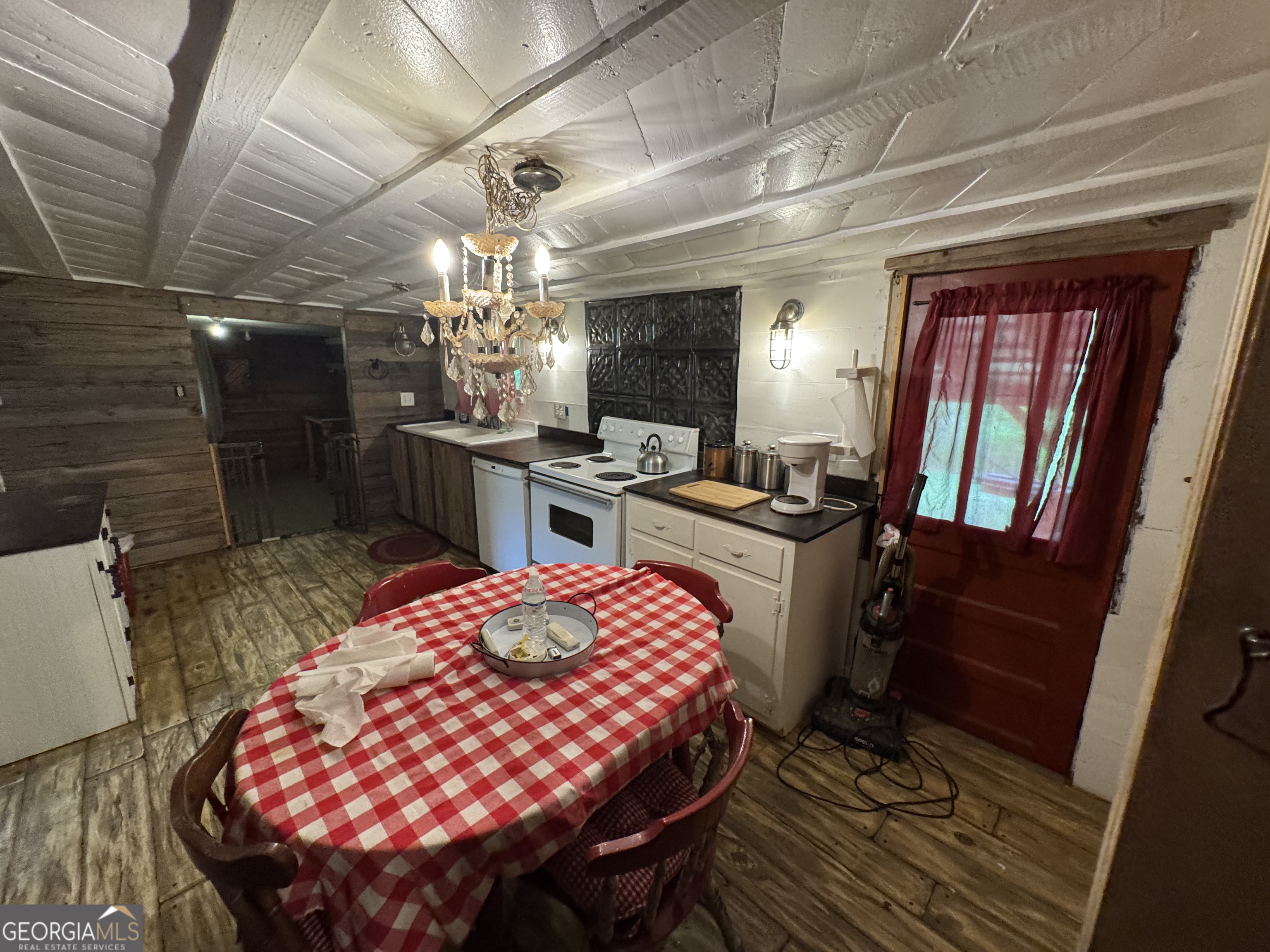9122 Blue Ridge Highway Blairsville, GA 30512 - Photo 28 of 42 a outdoor kitchen with a stove and refrigerator
