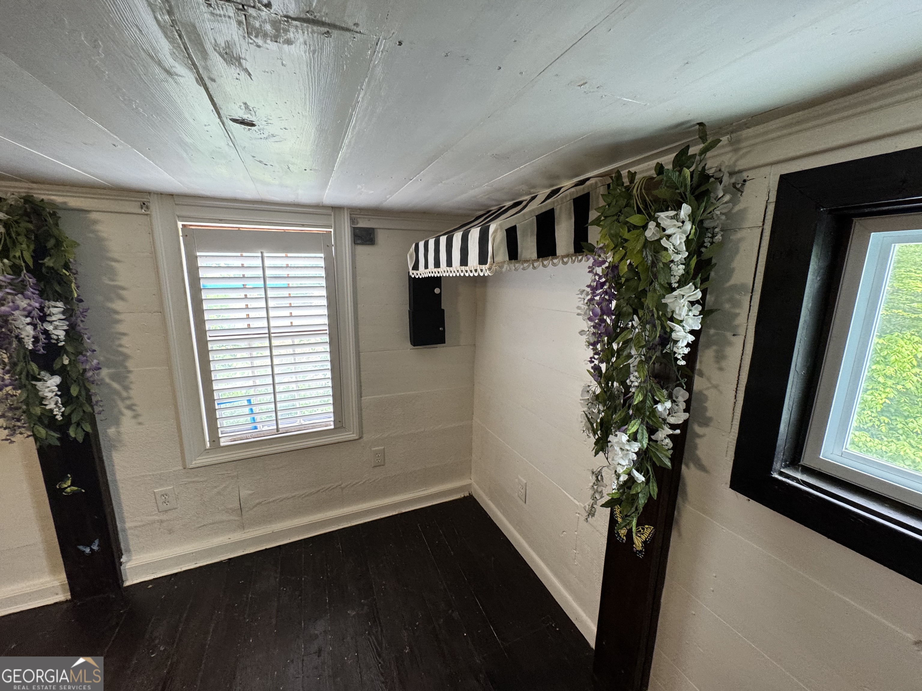 9122 Blue Ridge Highway Blairsville, GA 30512 - Photo 38 of 42 a view of an entryway with a flower pot
