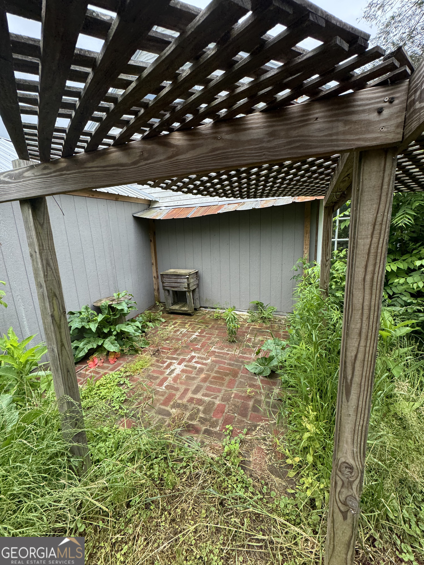 9122 Blue Ridge Highway Blairsville, GA 30512 - Photo 7 of 42 a backyard of a house with a lots of green space
