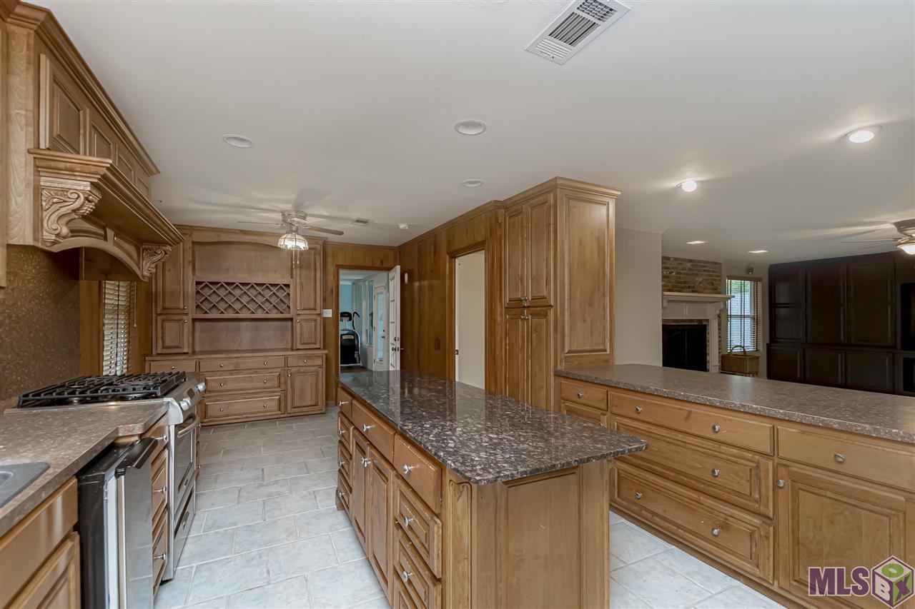 10399 Firelight Avenue Baton Rouge, LA 70815 - Photo 8 of 34 Kitchen