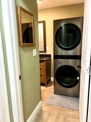 $569,900 | 180 Sunward Avenue, Palm Harbor, FL 34684