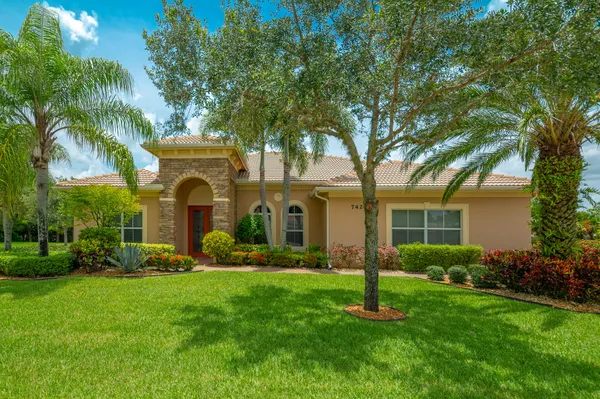 $735,000 | 7422 Southeast Belle Maison Drive, Stuart, FL 34997