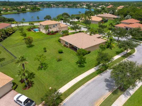 $735,000 | 7422 Southeast Belle Maison Drive, Stuart, FL 34997