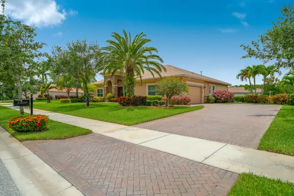$735,000 | 7422 Southeast Belle Maison Drive, Stuart, FL 34997