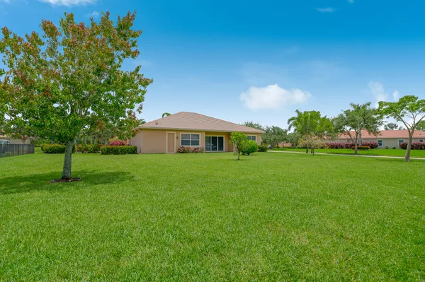 $735,000 | 7422 Southeast Belle Maison Drive, Stuart, FL 34997