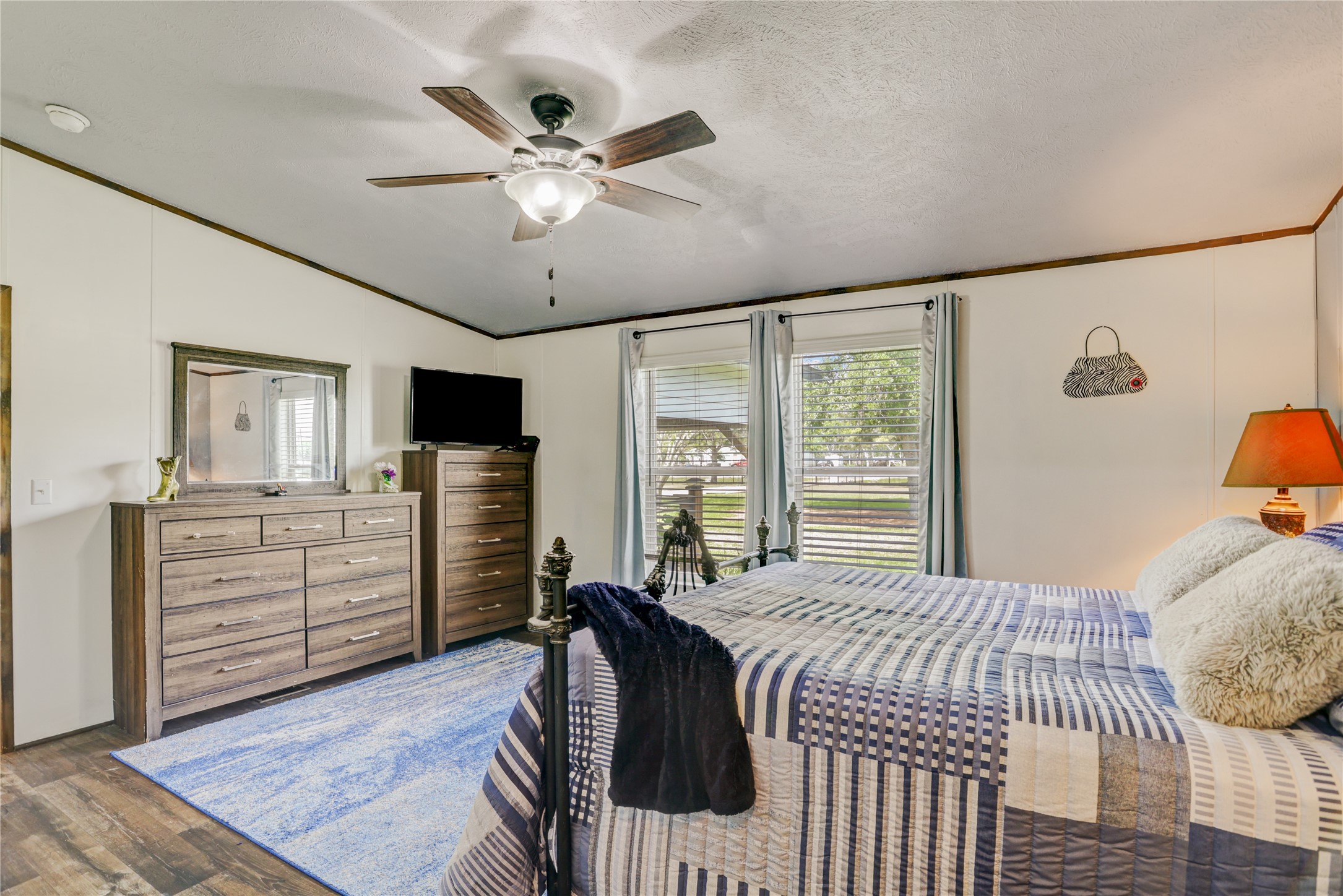 2811 Pisces Street Rosenberg, TX 77469 - Photo 18 of 34 Nice view with the two window showing front yard.