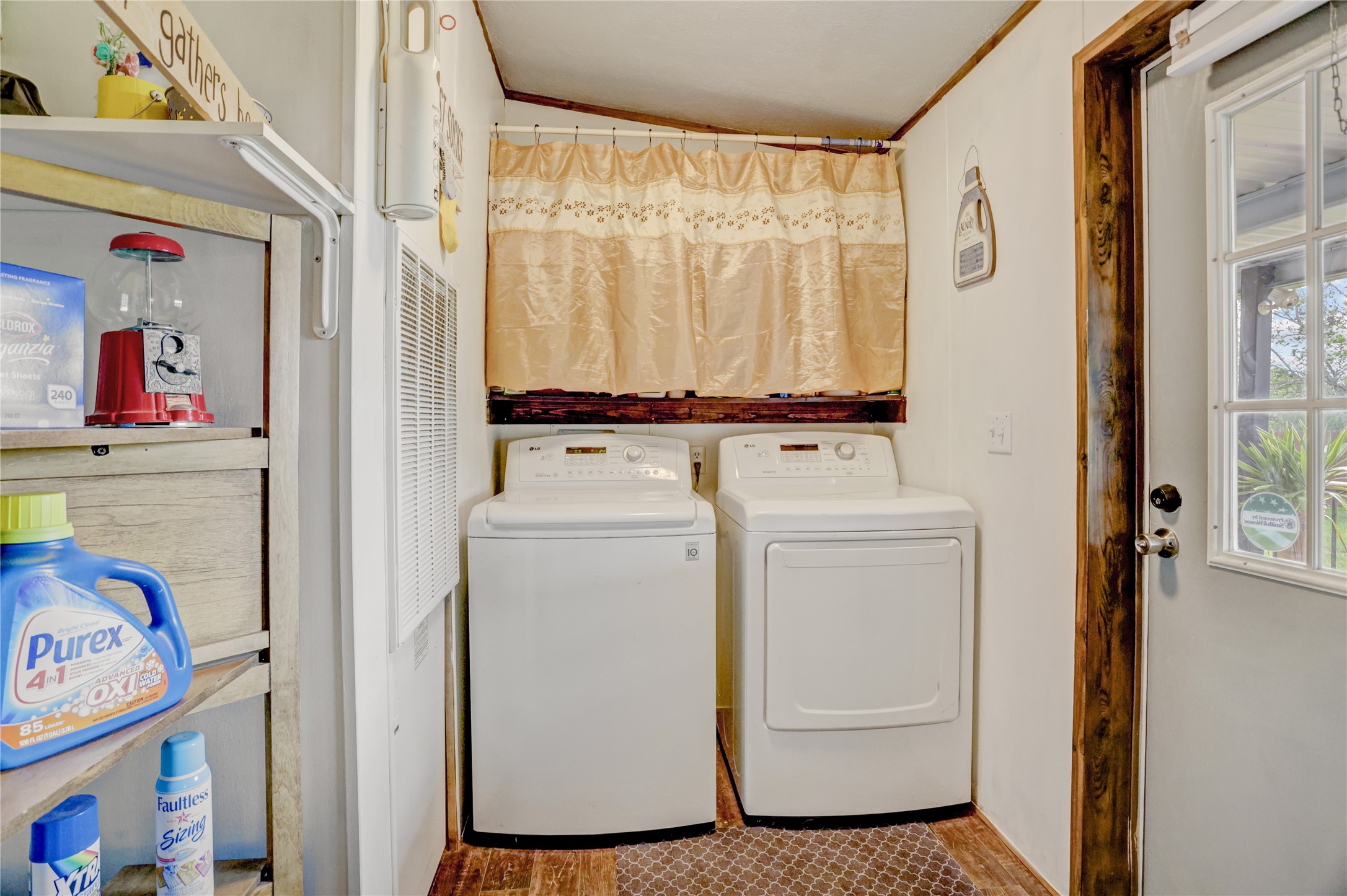 2811 Pisces Street Rosenberg, TX 77469 - Photo 23 of 34 Laundry area, including washer and dryer machines.