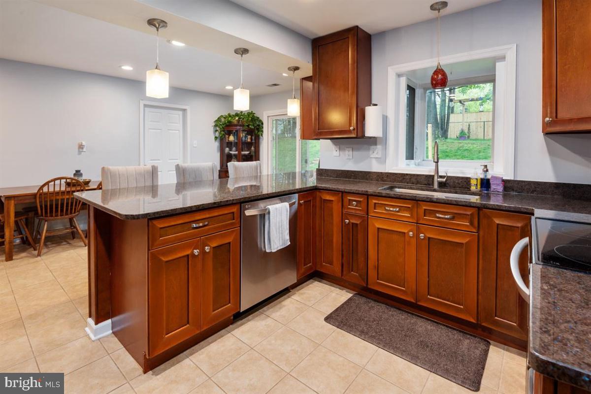 8803 Gramercy Lane Laurel, MD 20708 - Photo 11 of 43 Open Kitchen Layout