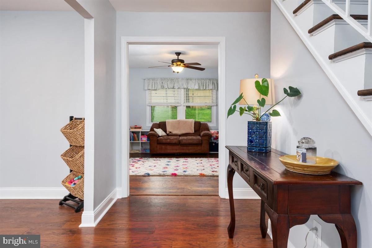 8803 Gramercy Lane Laurel, MD 20708 - Photo 5 of 43 Foyer Entrance