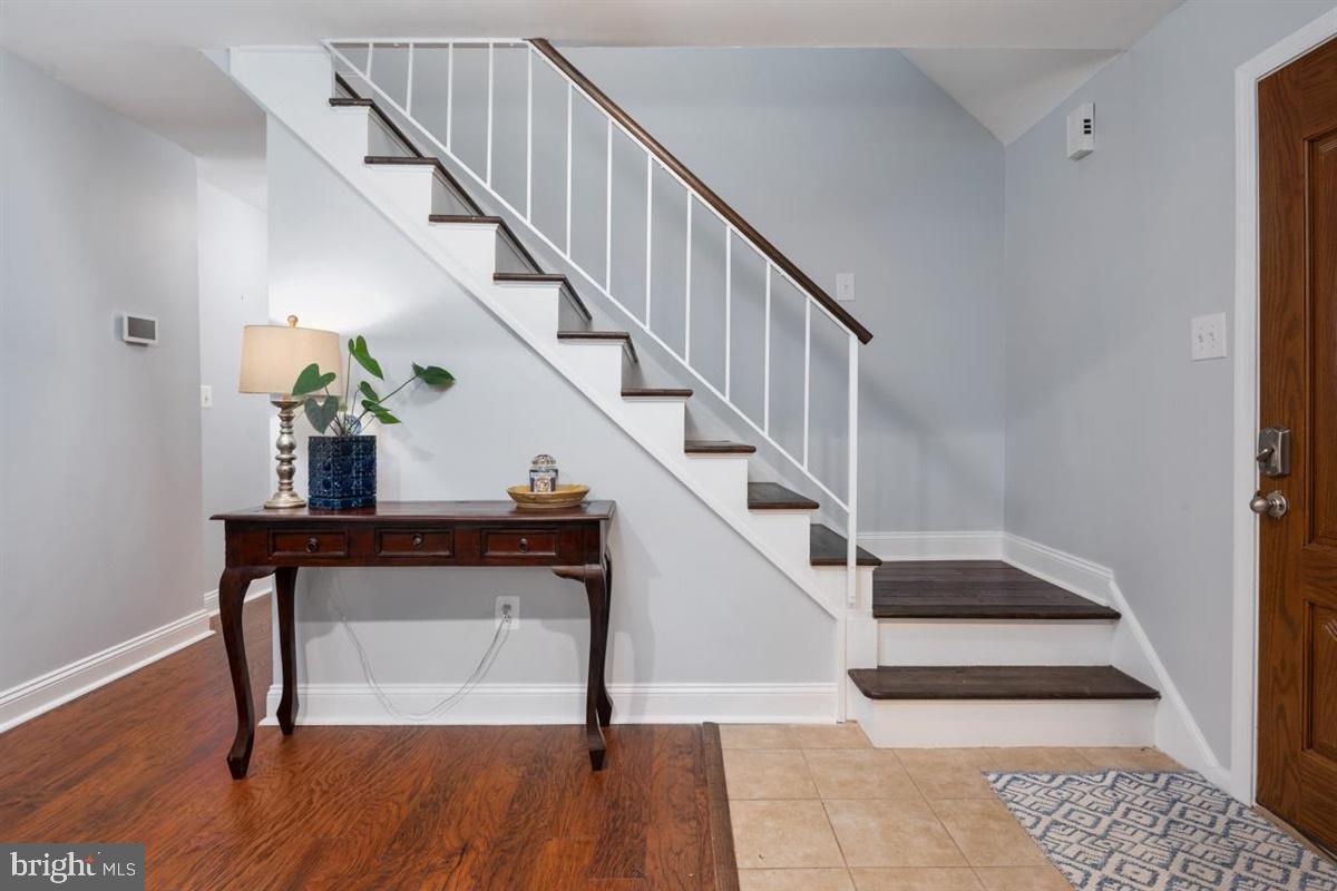 8803 Gramercy Lane Laurel, MD 20708 - Photo 6 of 43 Foyer