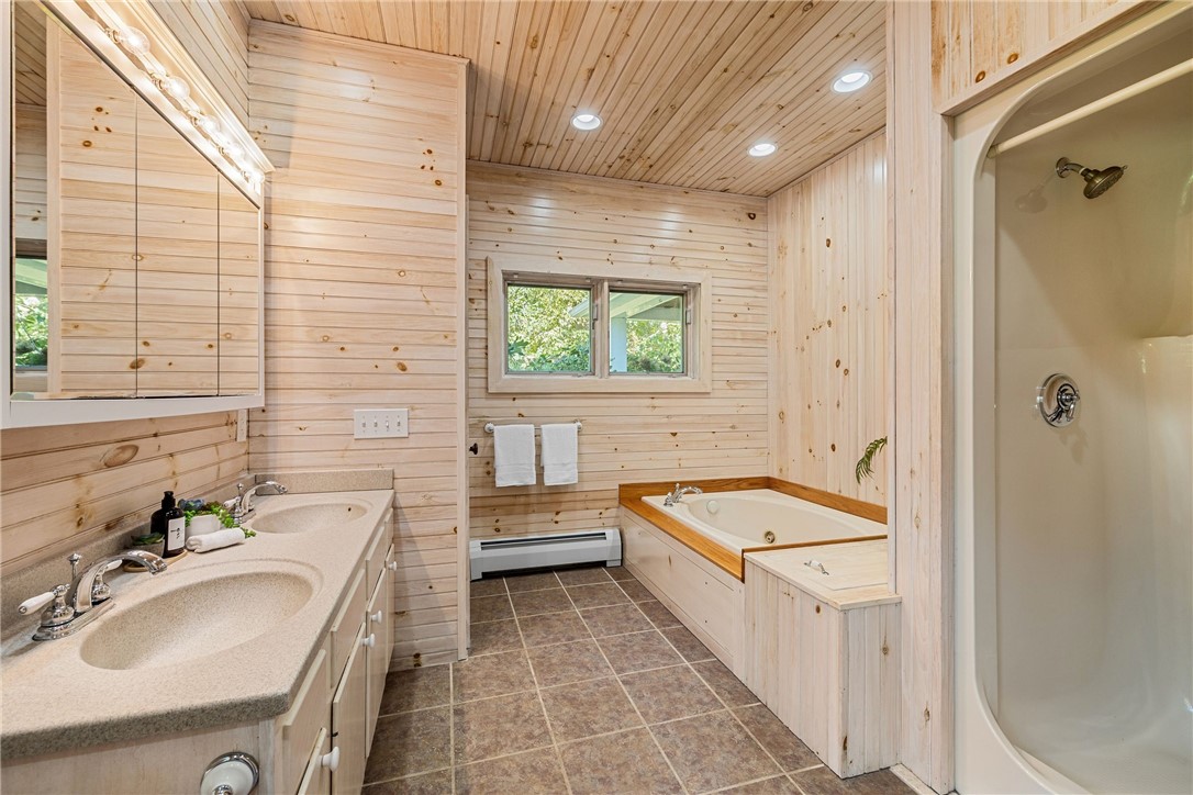 900 S Road East Greenwich, RI 02818 - Photo 27 of 49 Primary Bathroom
