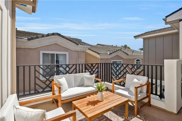 $1,675,000 | 2420 Ives Lane, Unit B, Redondo Beach, CA 90278