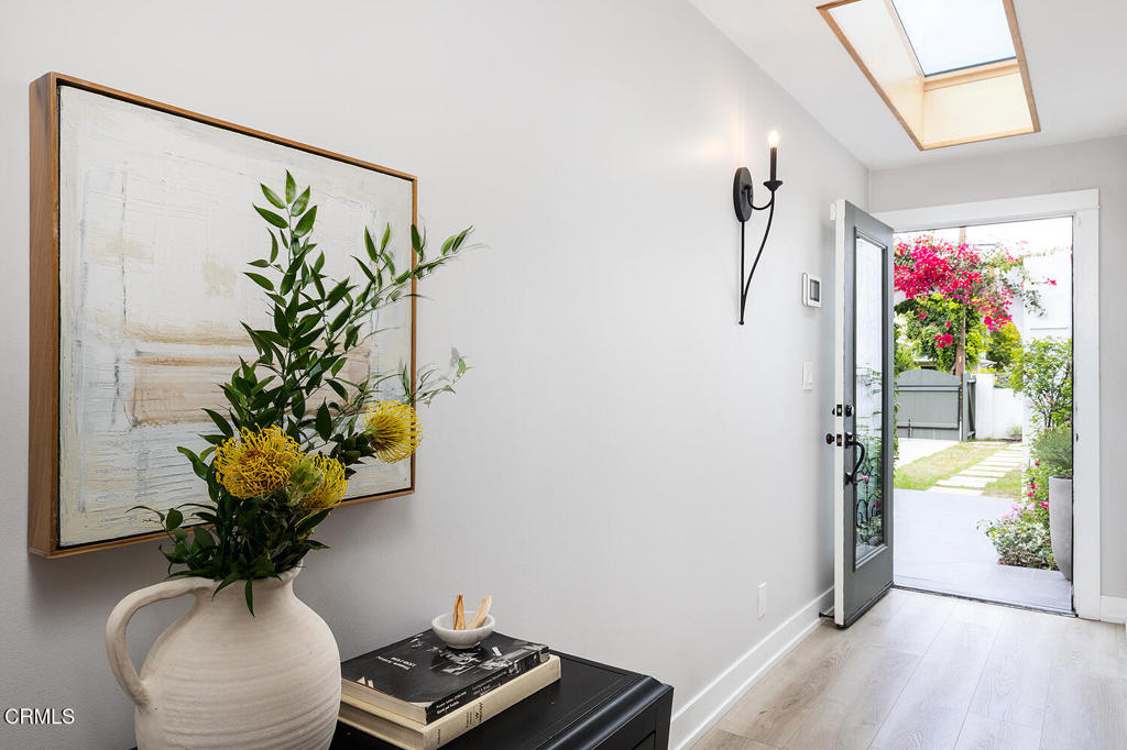 2040 North Madison Avenue Altadena, CA 91001 - Photo 4 of 35 a view of a flower in a room