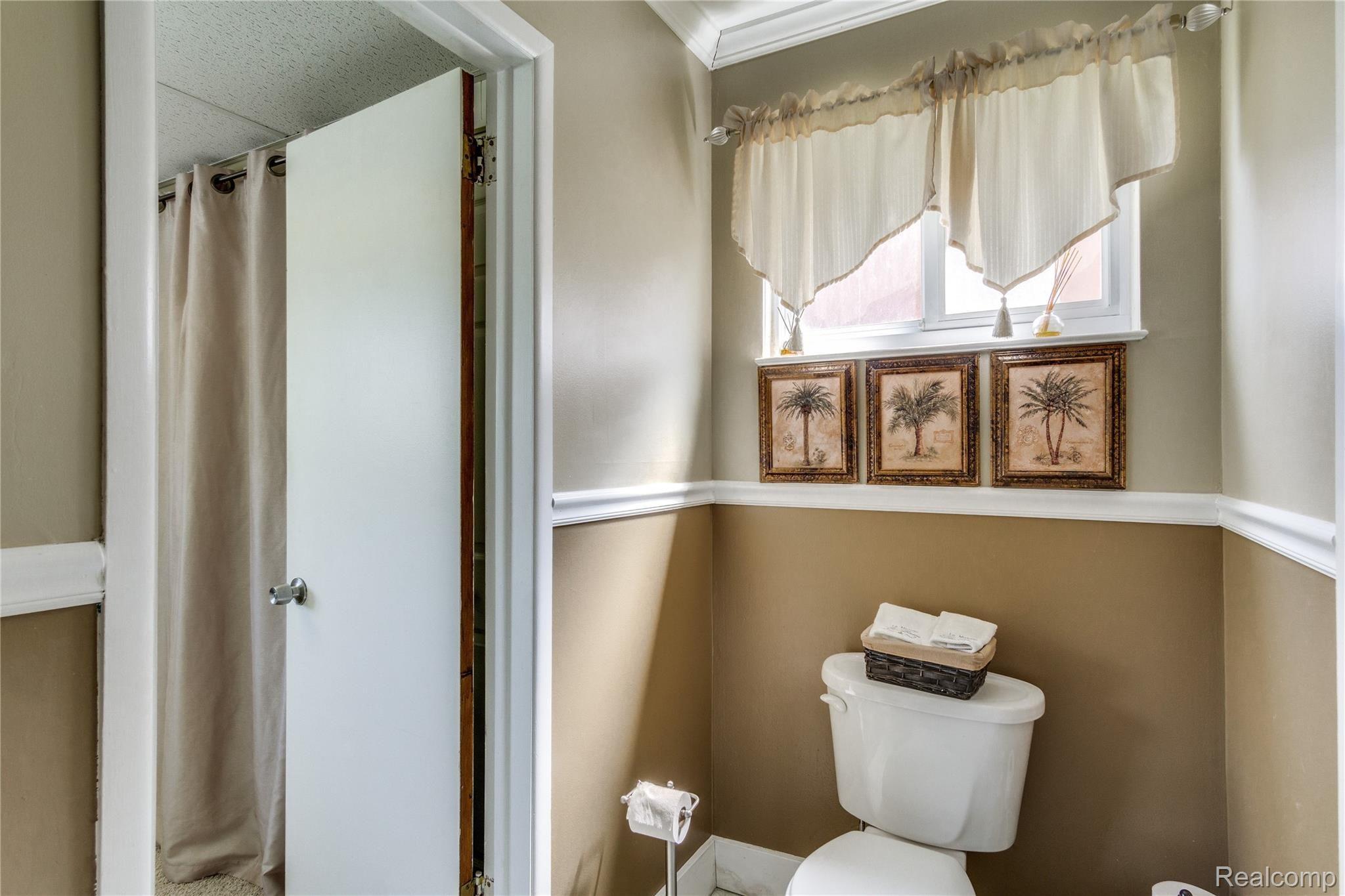 805 North Road Fenton, MI 48430 - Photo 23 of 37 Interiors (15 of 30).jpg
