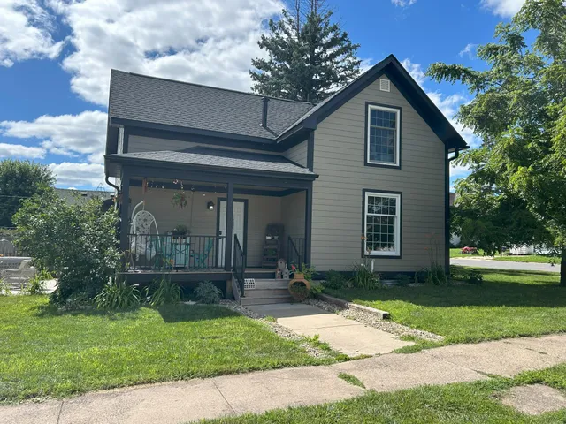 $274,900 | 110 4th Street Southwest, Plainview, MN 55964