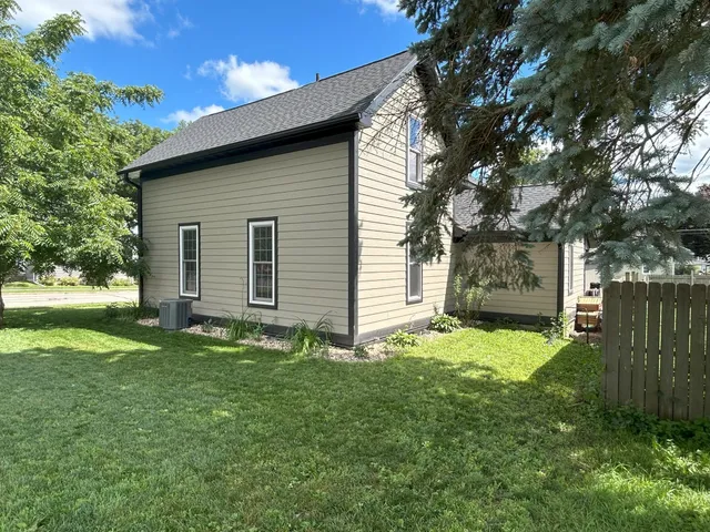 $274,900 | 110 4th Street Southwest, Plainview, MN 55964