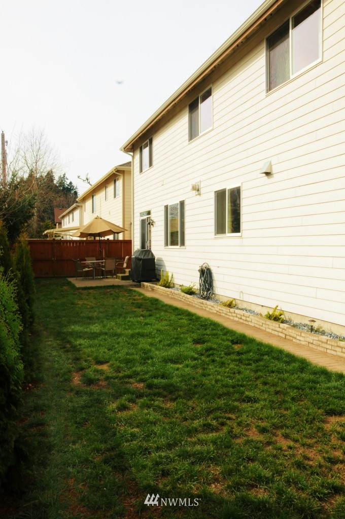 4205 Northeast 9th Place Renton, WA 98059 - Photo 23 of 24