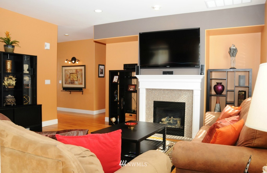 4205 Northeast 9th Place Renton, WA 98059 - Photo 4 of 24