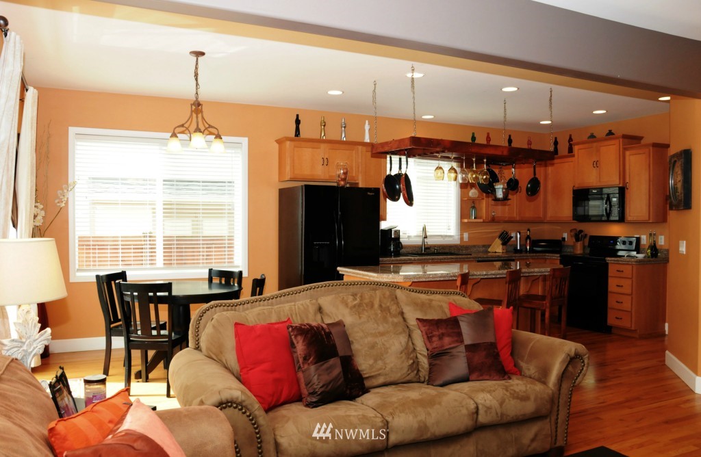 4205 Northeast 9th Place Renton, WA 98059 - Photo 5 of 24