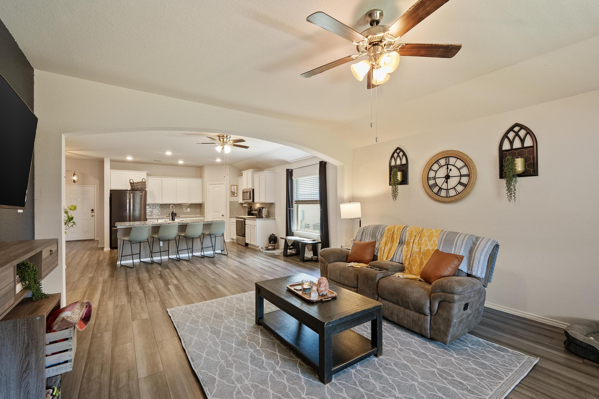 112 Pivot Drive Taylor, TX 76574 - Photo 5 of 24