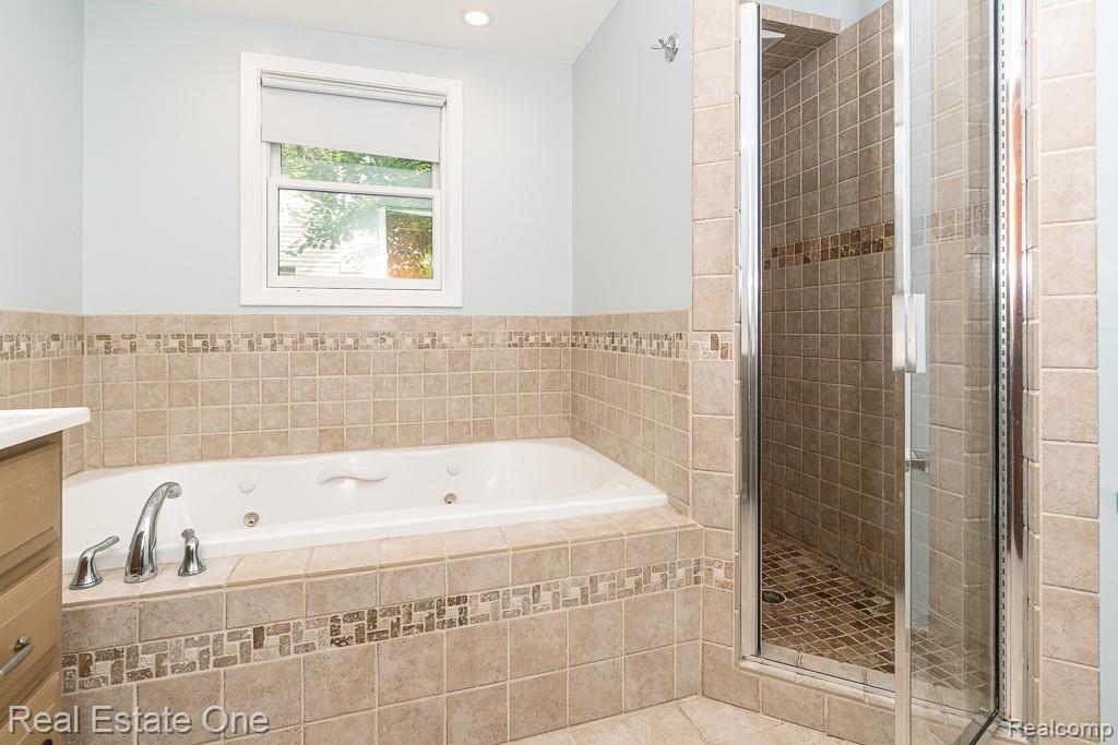 2460 Emmons Avenue Rochester Hills, MI 48307 - Photo 21 of 45