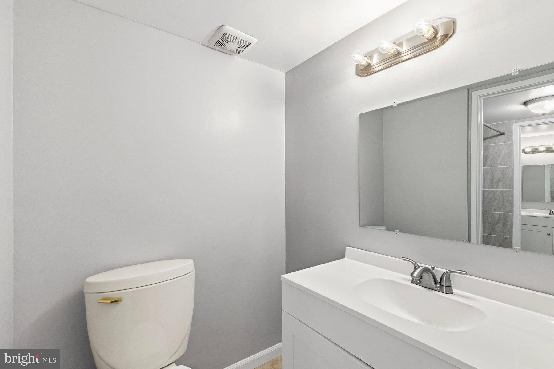 5866 Thunder Hill Road, Unit A4 Columbia, MD 21045 - Photo 15 of 21 Full bathroom