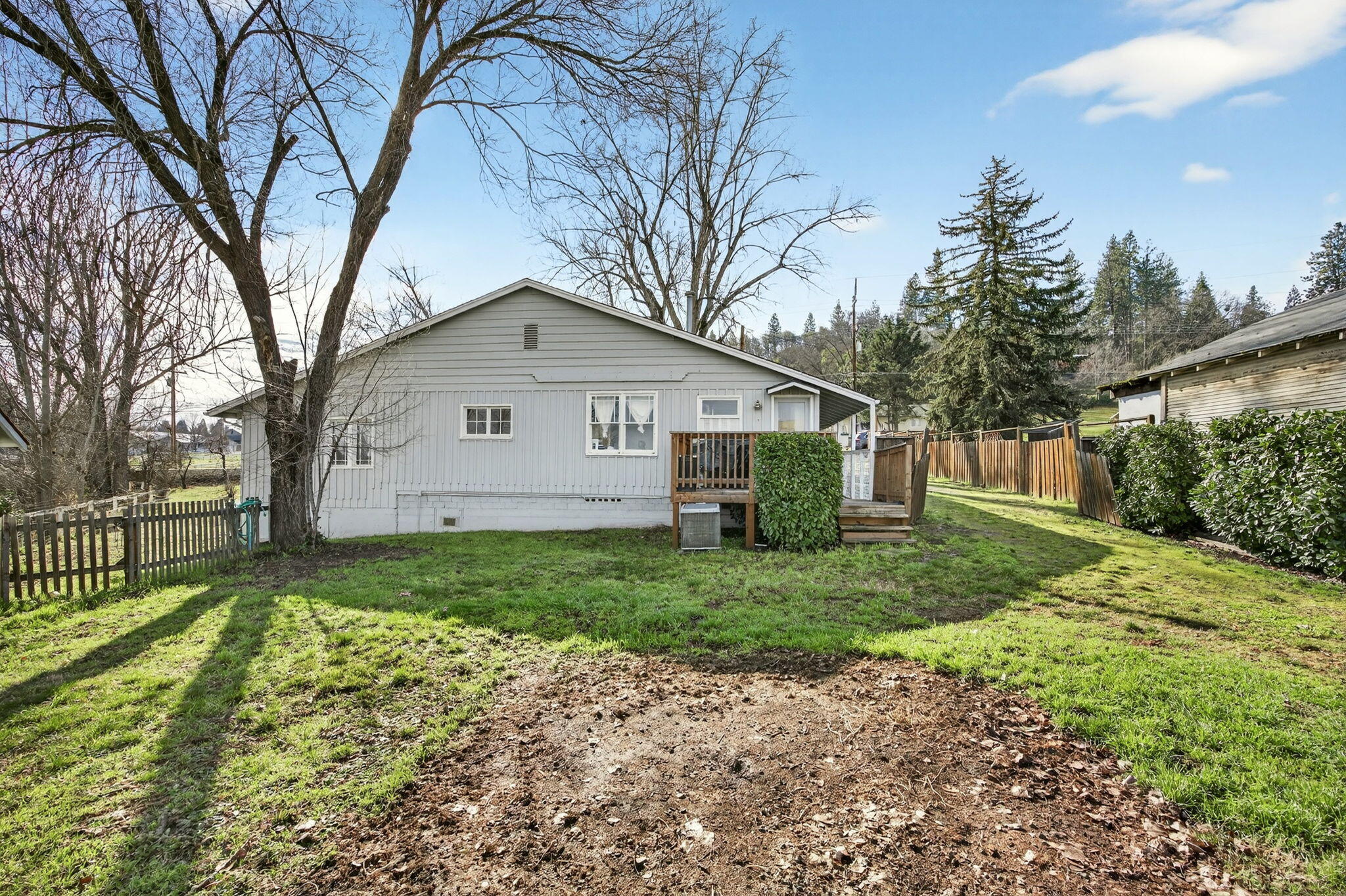 3418 South Stage Road Medford, OR 97501 - Photo 5 of 31 Nice private backyard