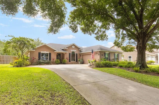 $389,500 | 1095 Club Hills Drive, Eustis, FL 32726