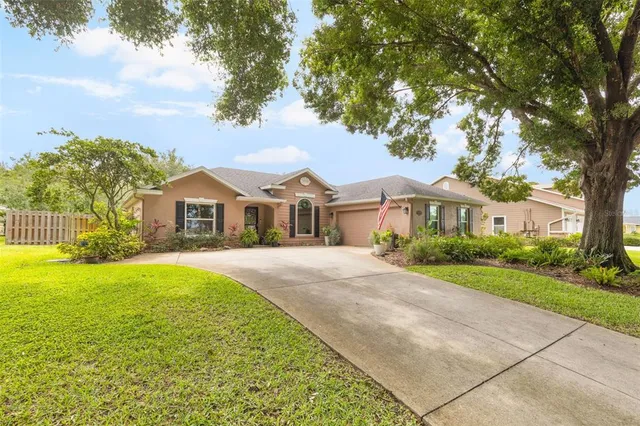 $389,500 | 1095 Club Hills Drive, Eustis, FL 32726