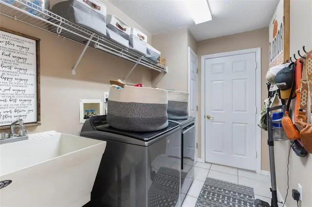 $389,500 | 1095 Club Hills Drive, Eustis, FL 32726