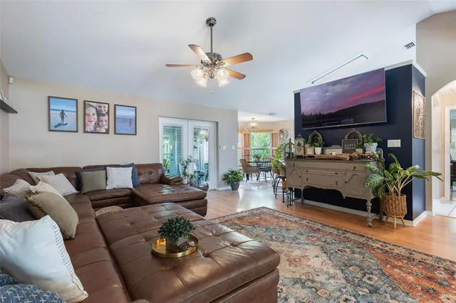 $389,500 | 1095 Club Hills Drive, Eustis, FL 32726