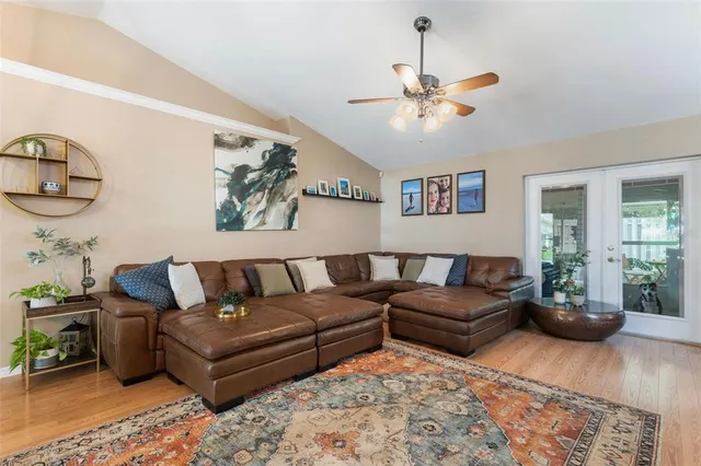 $389,500 | 1095 Club Hills Drive, Eustis, FL 32726