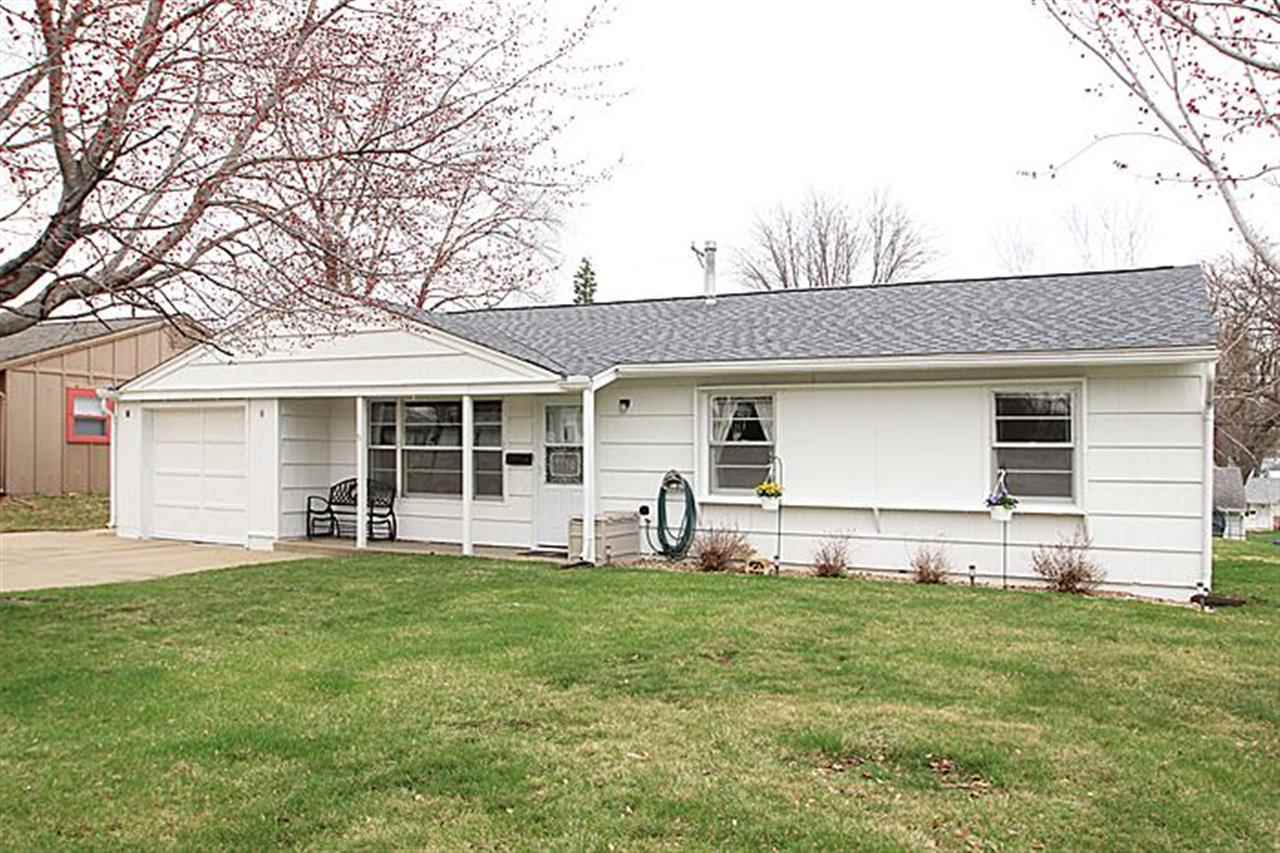 4950 Kesler Road Northwest Cedar Rapids, IA 52405 - Photo 1 of 16 Gallery Image 1