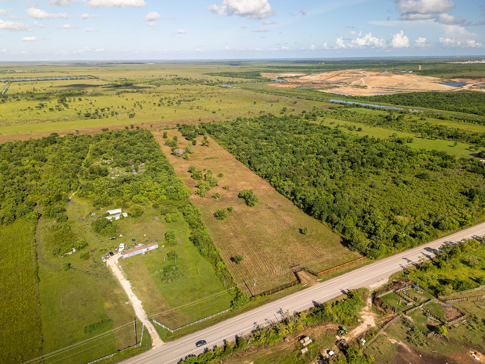 11030 Farm To Market Road 523 Angleton, TX 77515 - Photo 7 of 10 a view of an ocean from a balcony