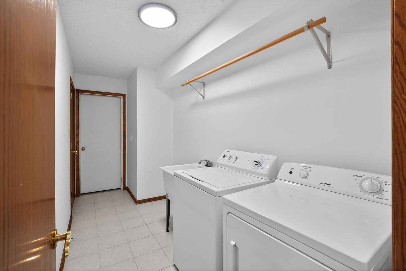 102 Wyndstone Drive Elwood, IL 60421 - Photo 22 of 31 a utility room with dryer and washer